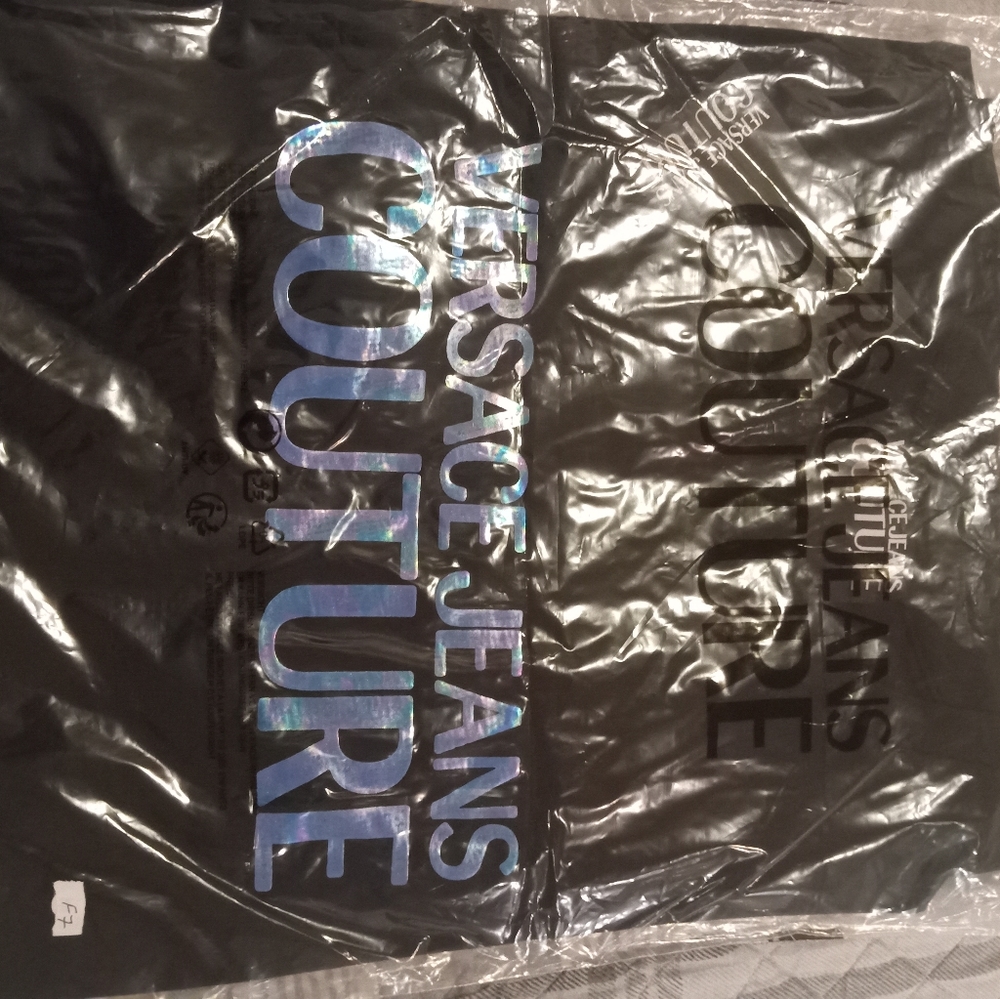 AUTHENTIC BNWT VERSACE JEANS COUTURE T SHIRT FOR SALE, SIZE M (slim fit)